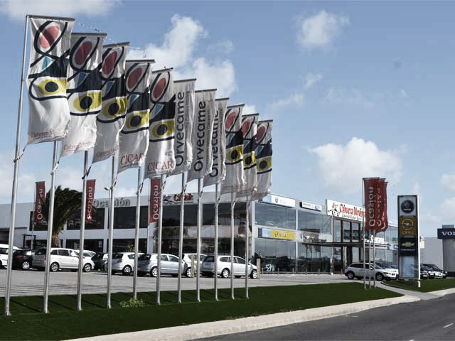 Foto real de la exposicin de venta de coches