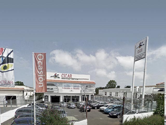 Foto real de la exposicin de venta de coches
